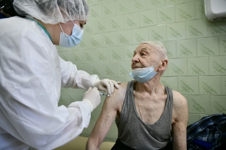 Новосибирцы заметили очереди в мобильных пунктах вакцинации