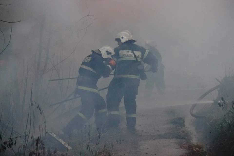 В гараже находилось 11 человек, огонь мгновенно охватил все помещение.