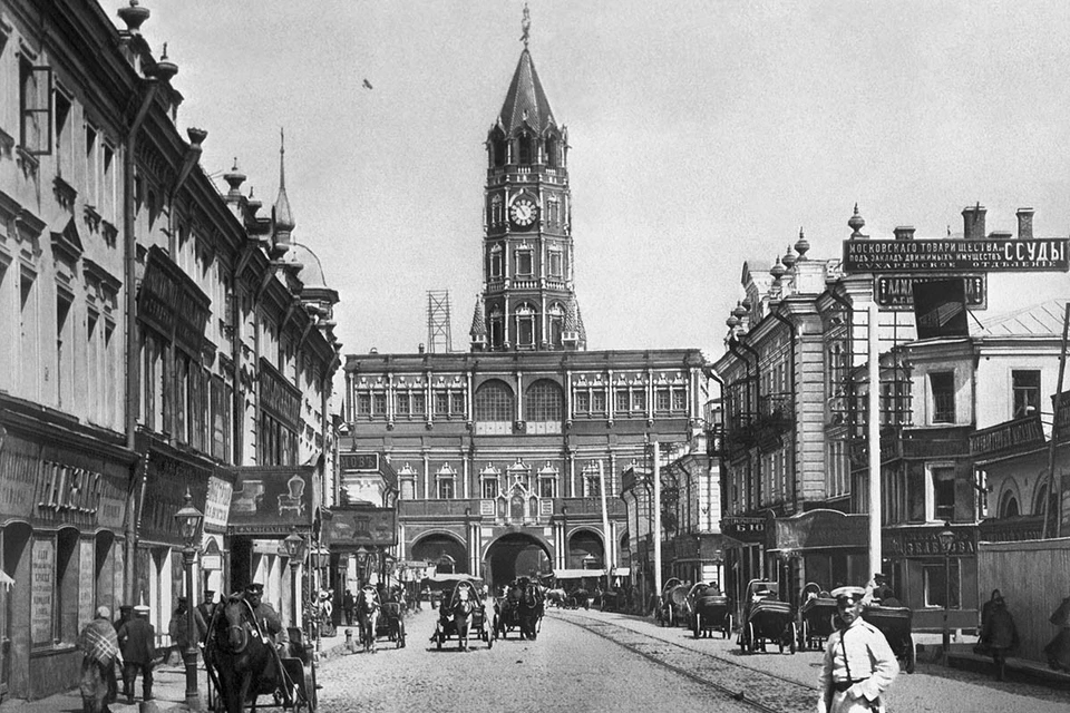 Улица Сретенка и Сухарева башня, 1890 год. Фото: Репродукция Фотохроники ТАСС