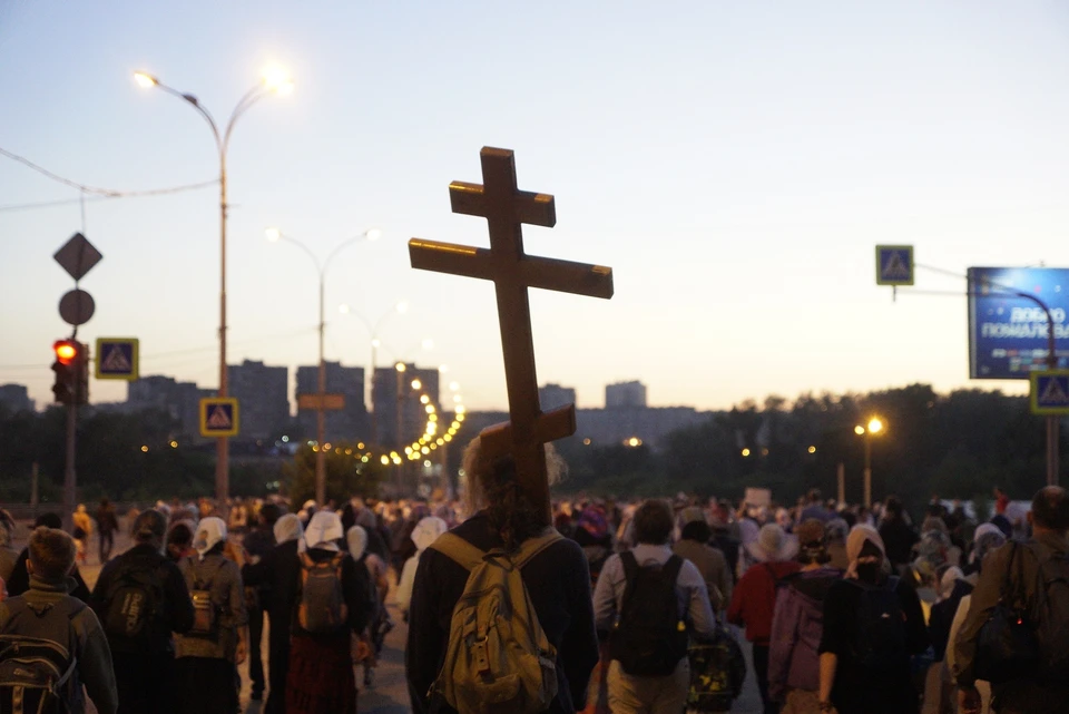 В прошлом году многие участники Крестного хода не надевали маски и не соблюдали социальную дистанцию