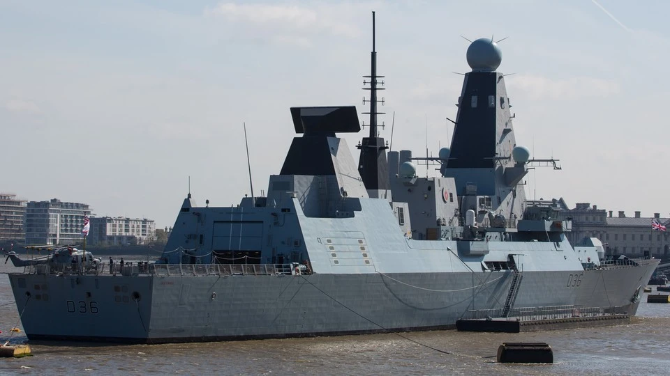 Капитан эсминца Британии, нарушившего границу России, получил награду "Защитник Украины"