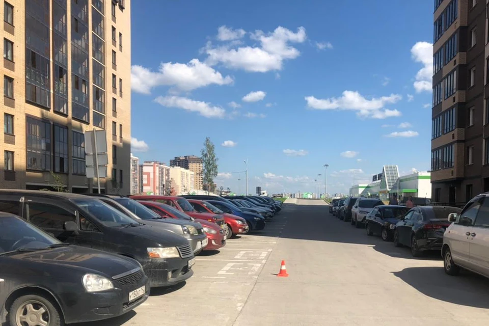 ДТП произошло во дворе новостройки. Фото: предоставлено отделом пропаганды ГИБДД по Новосибирску