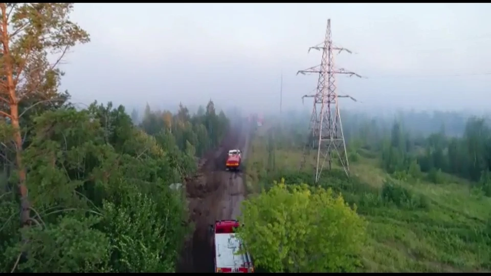 С огнем борются уже вторые сутки подряд. Фото: скрин видео