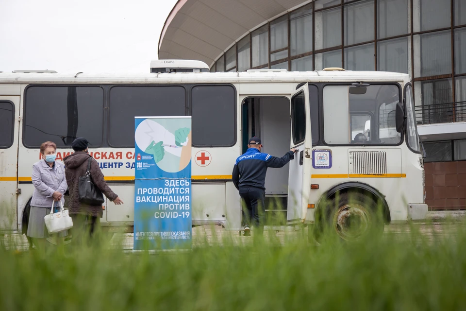 На прошлой неделе в Перми был дефицит вакцины и работал только один мобильный пункт у цирка.