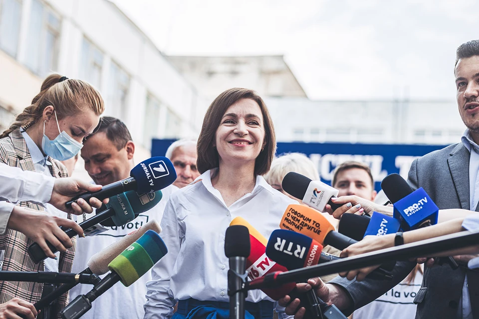 В Молдавии случился большой политический разворот. 11 июля на досрочных выборах в парламент, большинство голосов — 52,7% получила партия «Действие и солидарность» президента Майи Санду.