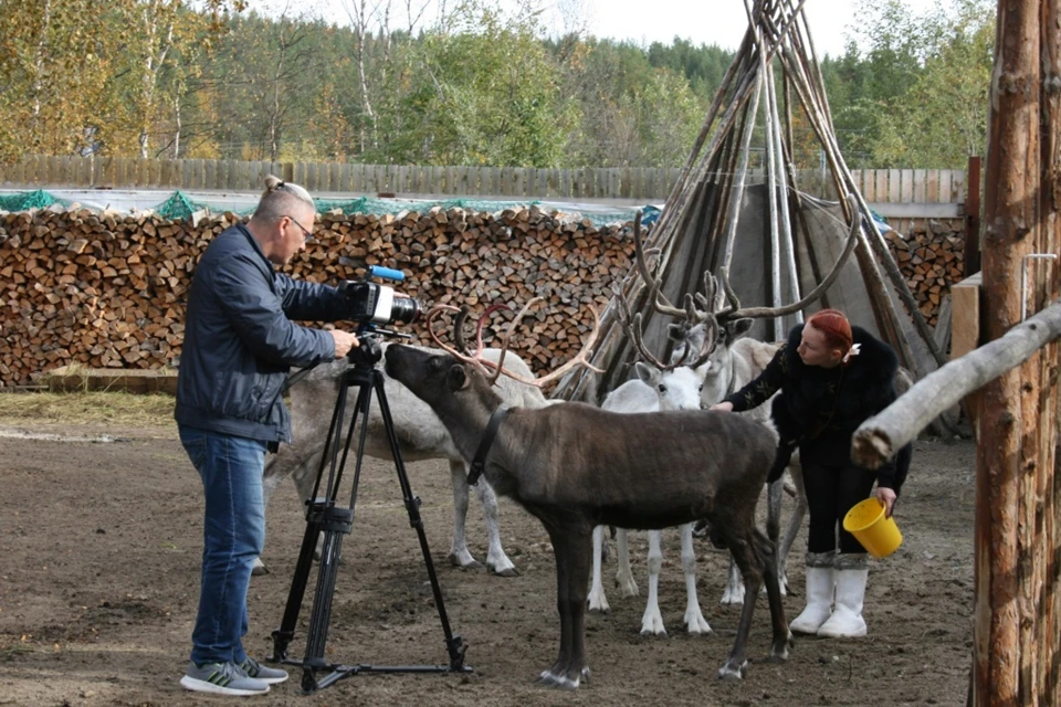 Съемочная группа общалась с оленеводами, саамскими литераторами и краеведами. Фото: Министерство культуры Мурманской области.