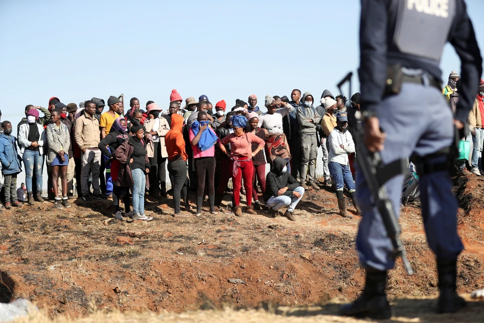 Протесты начались 9 июля, когда власти арестовали бывшего президента страны Джейкоба Зуму.