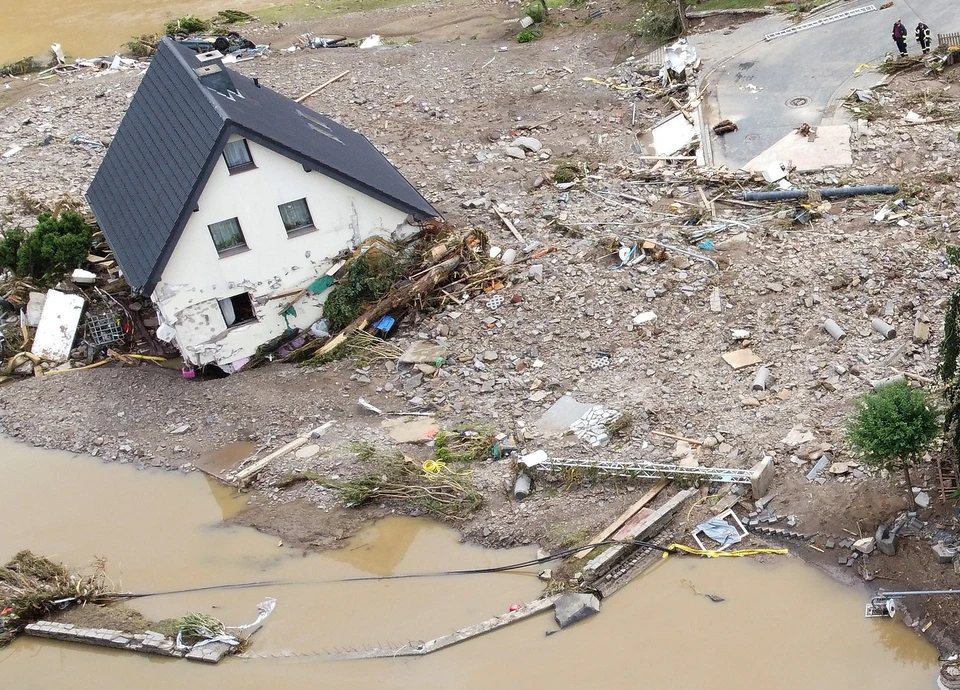 Число жертв наводнения в ФРГ достигло 42 человек