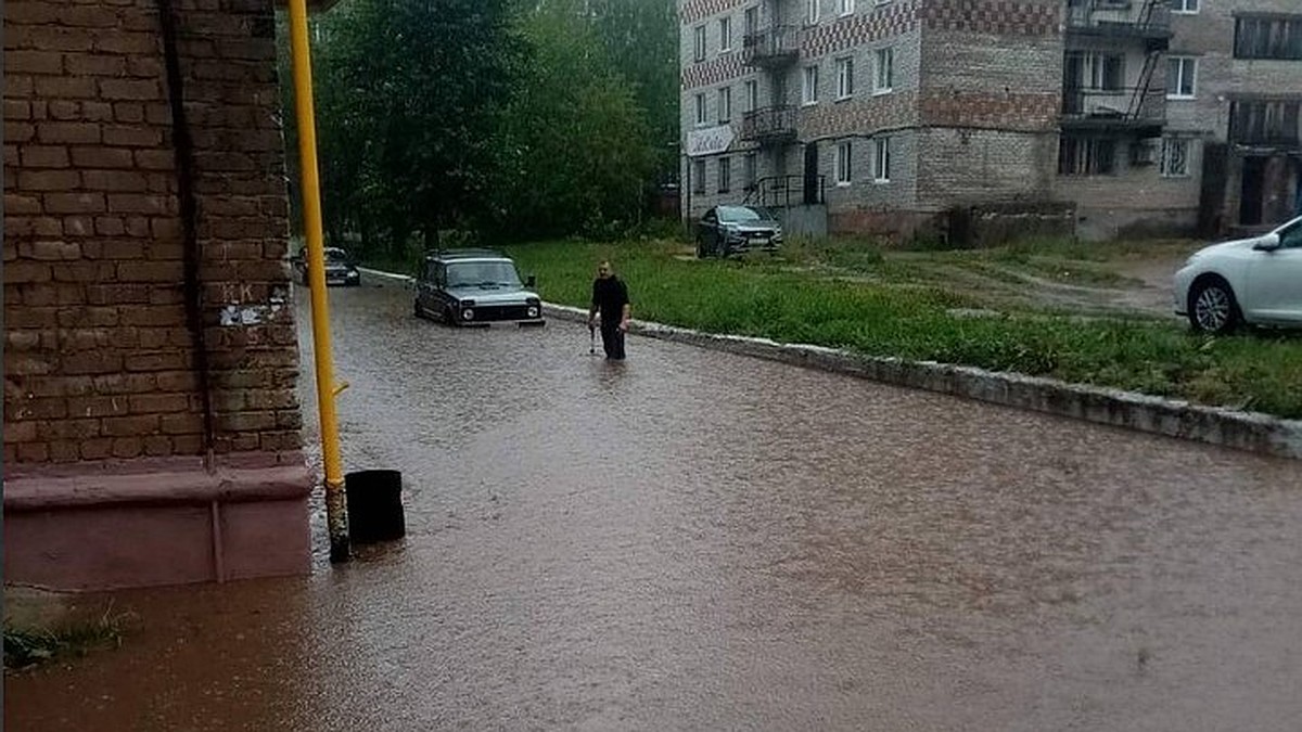 Потоп в Соликамске: из-за сильного ливня на улицах города образовались реки  - KP.RU