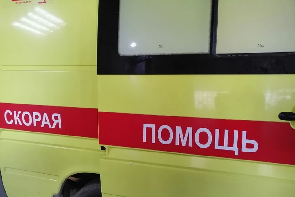 Три человека попали в больницу.