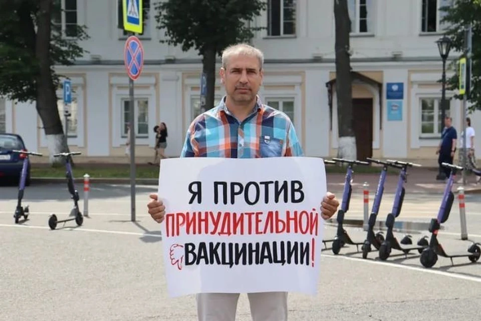 На Советской площади продолжаются одиночные пикеты против принудительной вакцинации. ФОТО: страница Андрея Броя ВКонтакте