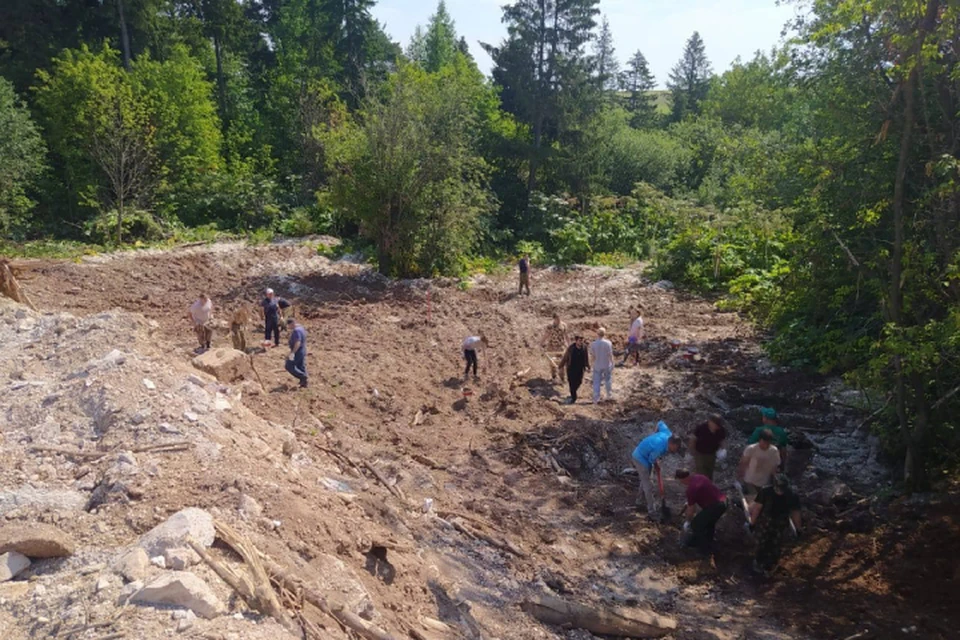 С территории уже вывезли порядка 1500 кубометров бетона. Фото: kirovreg.ru