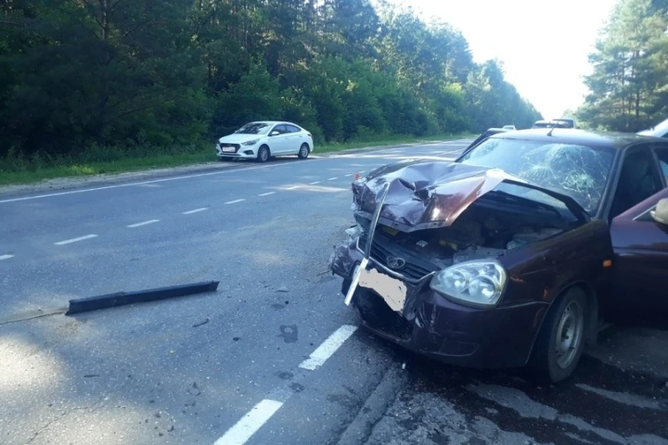 ДТП произошло в среду, 21 июля, около 16.35 на втором километре автодороги Брянск-Новозыбков-Унеча. Фото: УГИБДД УМВД России по Брянской области.