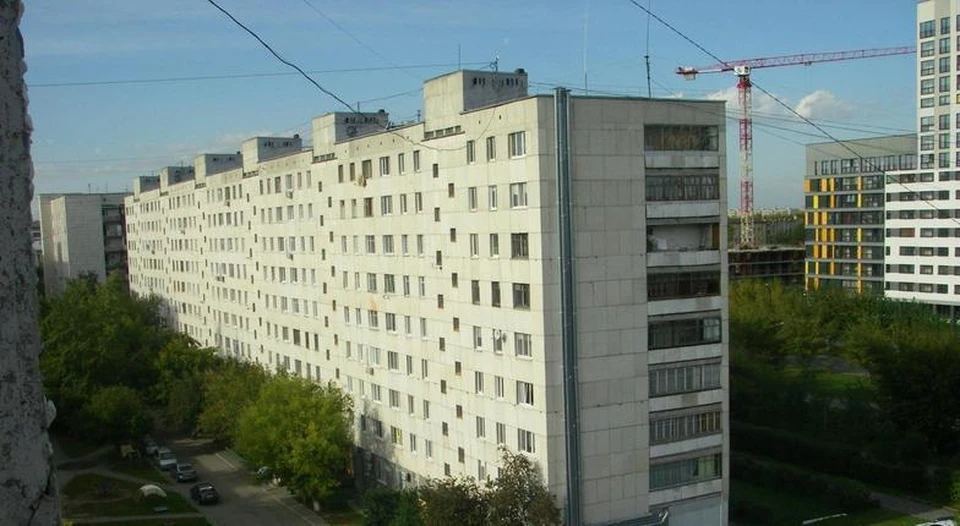В Тюмени 15-летняя девушка, выпавшая окна 7 этажа, находится в реанимации.