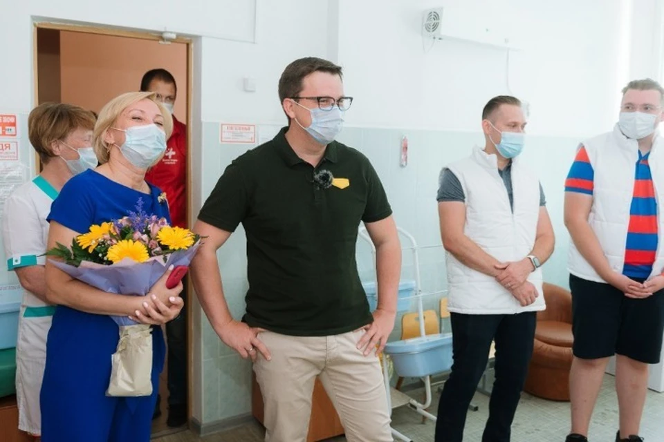 Поддержать детей и медиков в санаторий "Светлана". приехали пермские добровольцы. Фото: Сергей Королев.