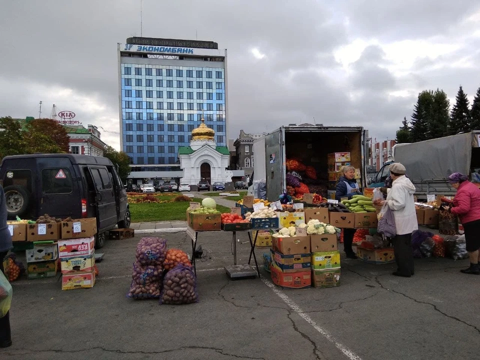 Ярмарка на Театральной площади в Саратове