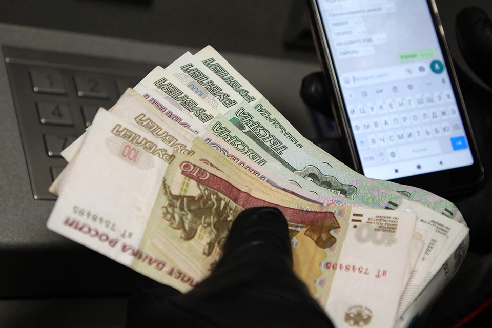 Мошенники обманули пенсионерку из Братска почти на 200 тысяч рублей, представившись ее дочерью