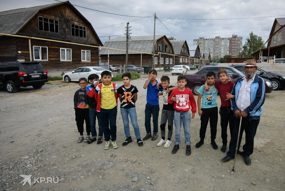 В Цыганском поселке на ВИЗе проживает около 300 семей молдавских цыган.