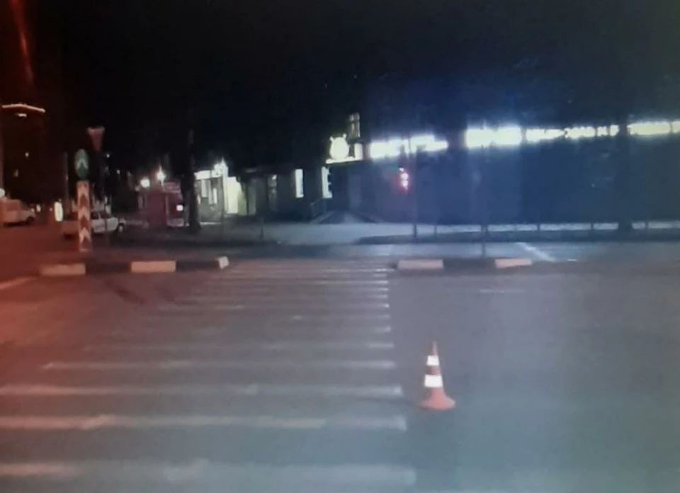 В Новосибирске иномарка наехала на мужчину, переходившего дорогу по «зебре». Фото: ГИБДД по городу