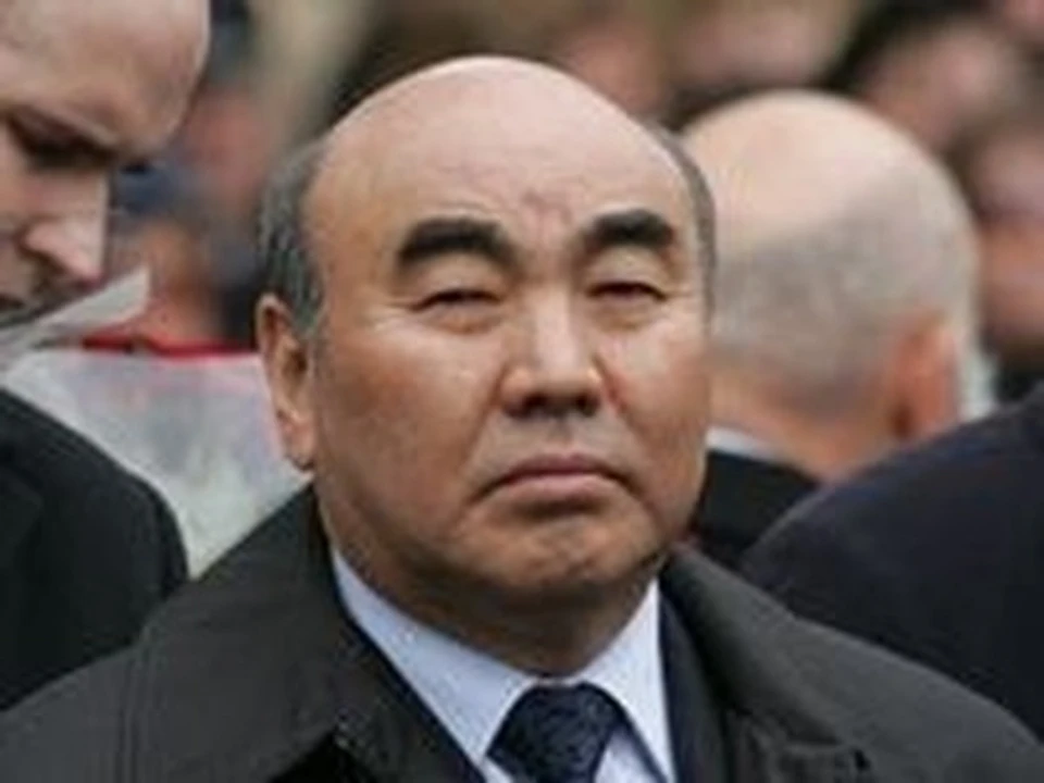 Экс-президент Кыргызстана Аскар Акаев прилетел в Бишкек.