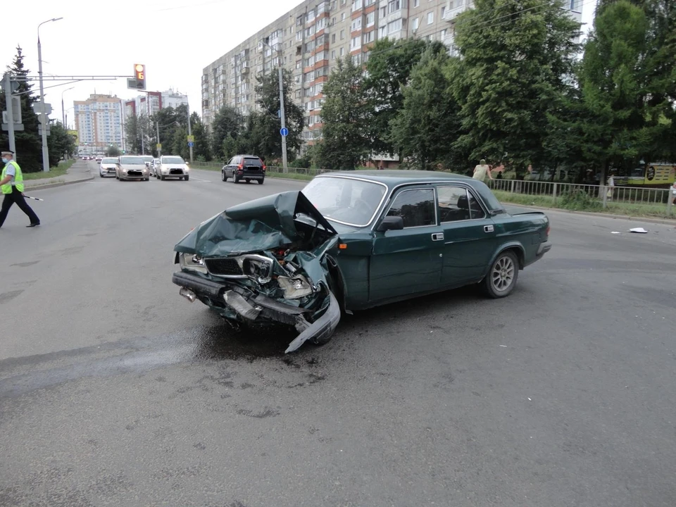 В Советском районе Орла «Волга» протаранила «Тойоту» на встречной полосе. Фото: Госавтоинспекция Орловской области.