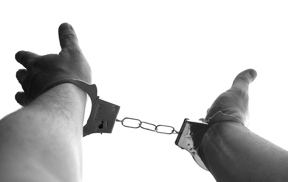 В Астраханской области пьяные жители землянки подрались из-за общей знакомой