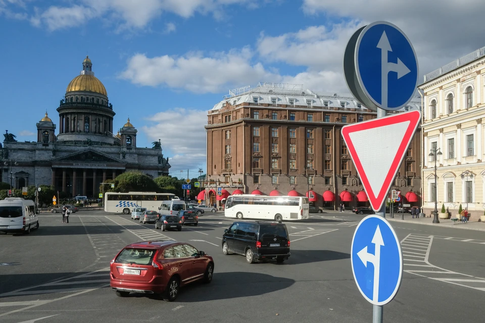 Мужчину ограбили в центре Петербурга, сорвав с него золотую цепочку с крестиком
