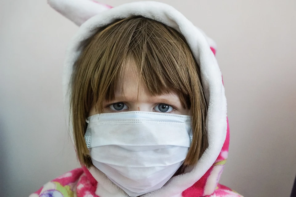 Коронавирусом стали чаще болеть дети и подростки