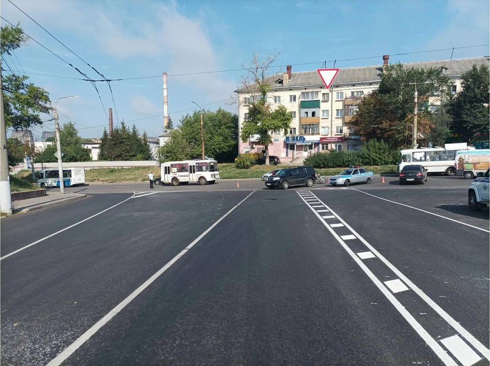 В Орле столкнулись автомобиль и мотоцикл