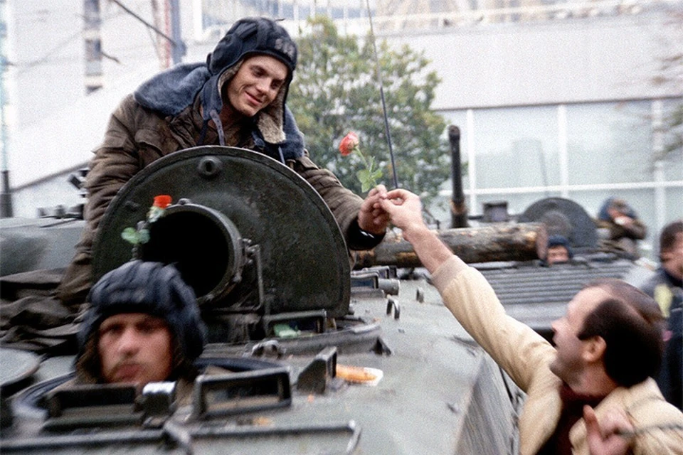 Август 1991 года, попытка организованного ГКЧП путча в Москве провалилась. Фото: Анатолий ЖДАНОВ