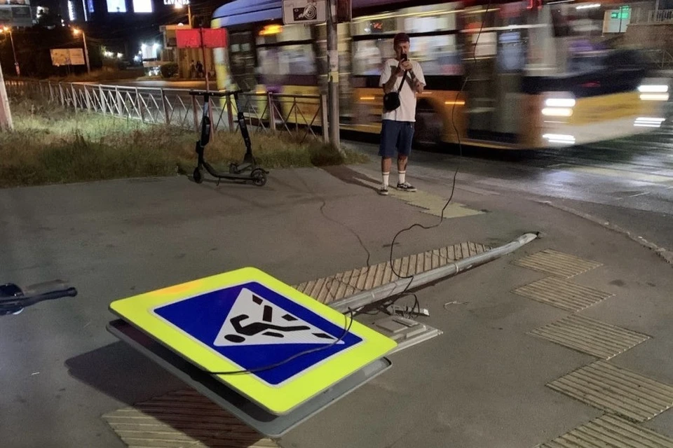 Девушка не вписалась в поворот, пытаясь повернуть направо. Фото: Автопартнер Крым Севастополь ДТП/ВКонтакте