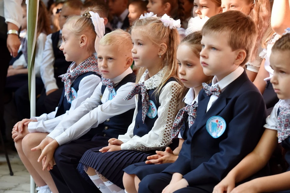 В этом году к занятиям в школах ДНР приступили больше 14 тысяч первоклассников. Фото: сайт Главы ДНР