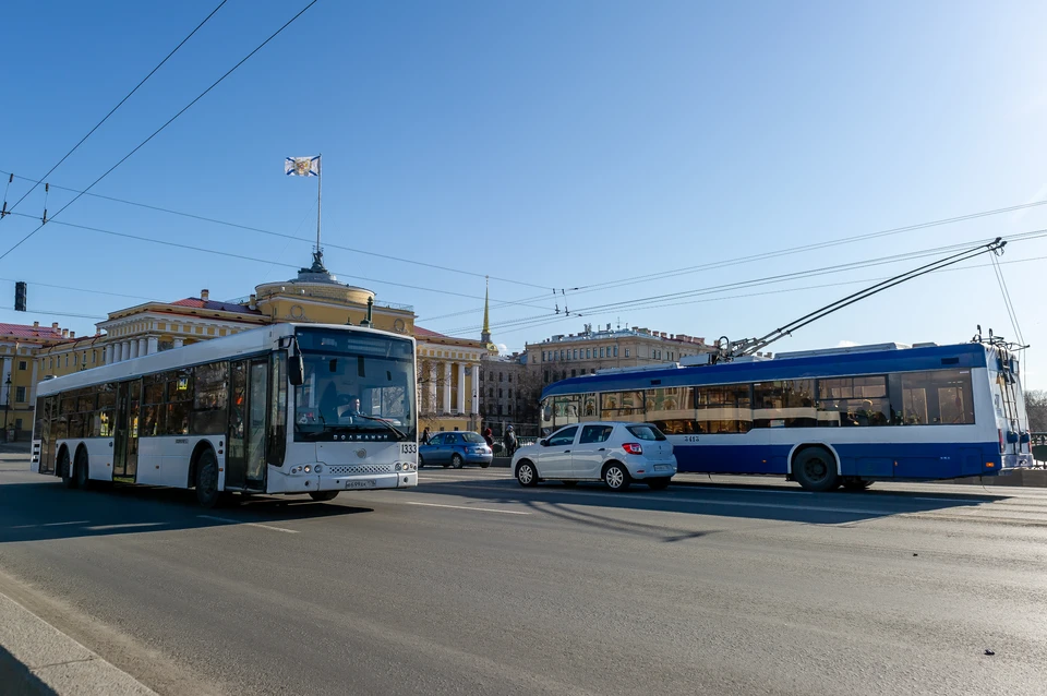 С 1 сентября общественный транспорт Петербурга начал работать в усиленном режиме