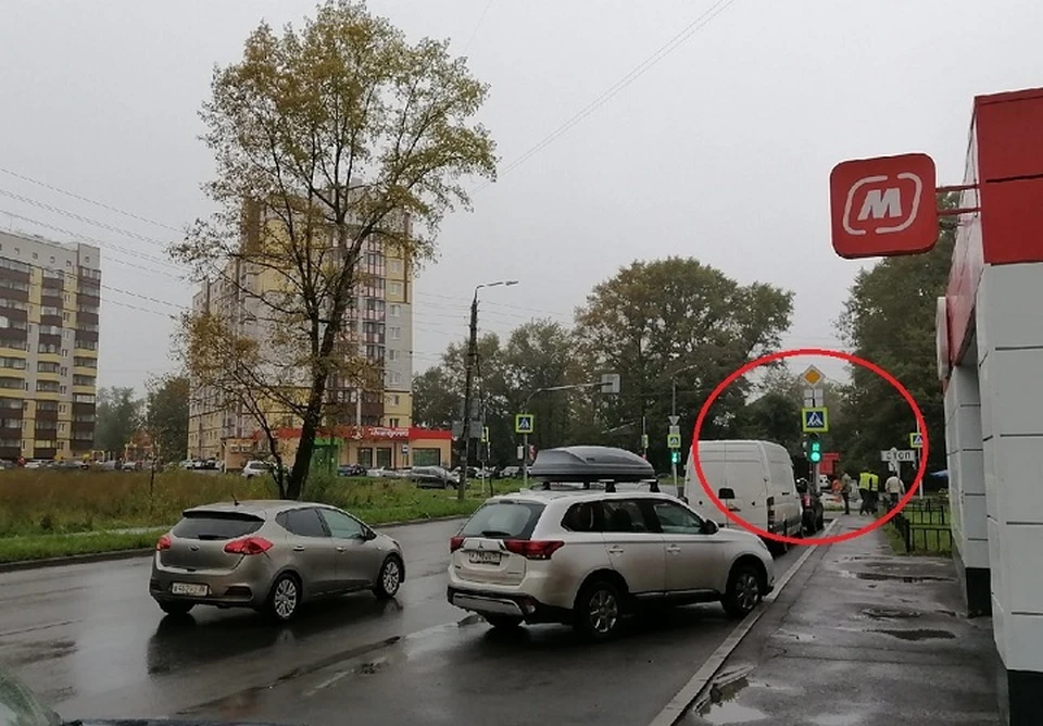 Главная дорога поворачивает налево с Гончарной на Гагарина, если едешь со стороны Ленинградской
