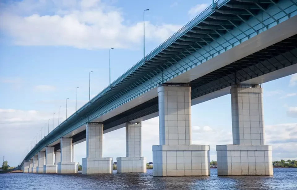 В Пермском крае продолжается строительство моста через реку Чусовую.