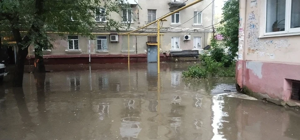 Дворы на Ломоносова в Саратове ушли под воду