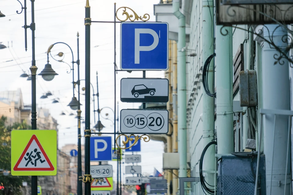 Зона платной парковки расширится на 71 улицу до конца года.