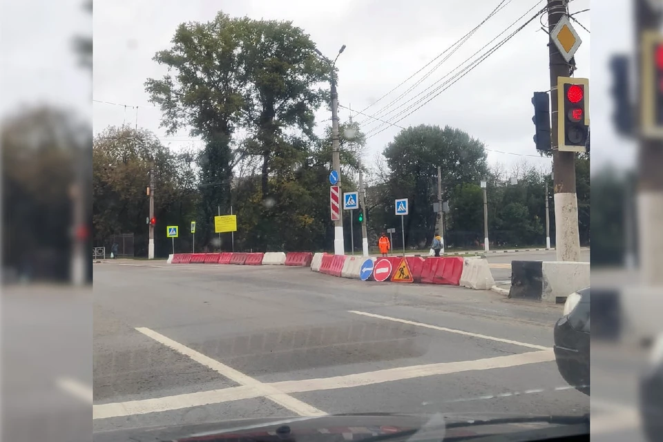 Набережная Лазури закрыта. Фото: VK/Подслушано у водителей. Тверь