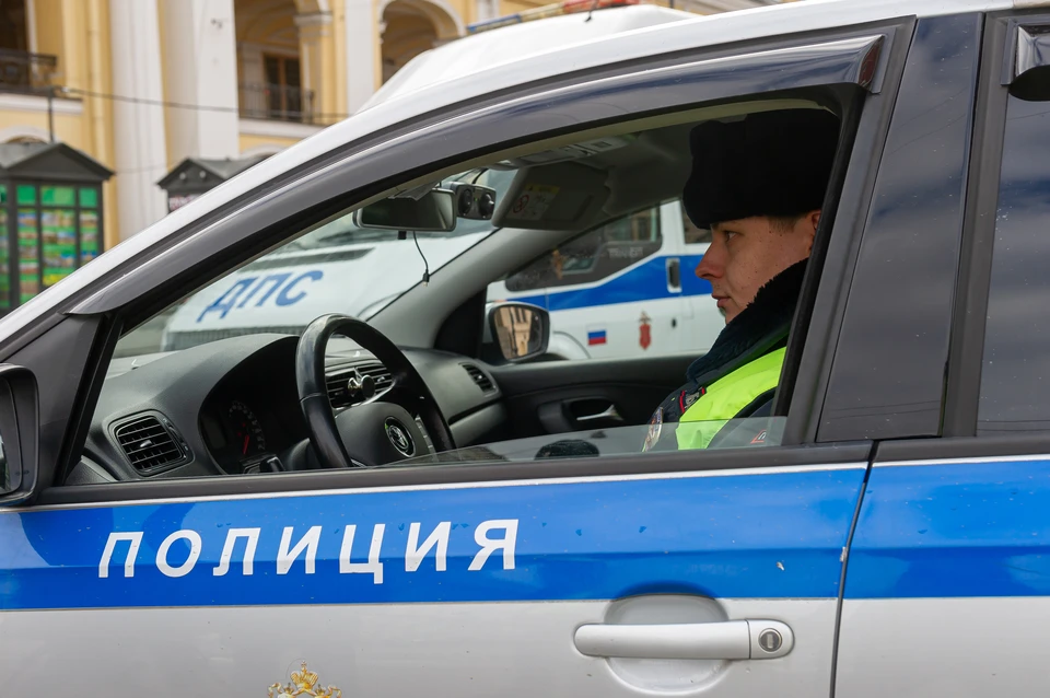 В Курортном районе задержан курьер за хулиганскую стрельбу из пневматического пистолета на парковке