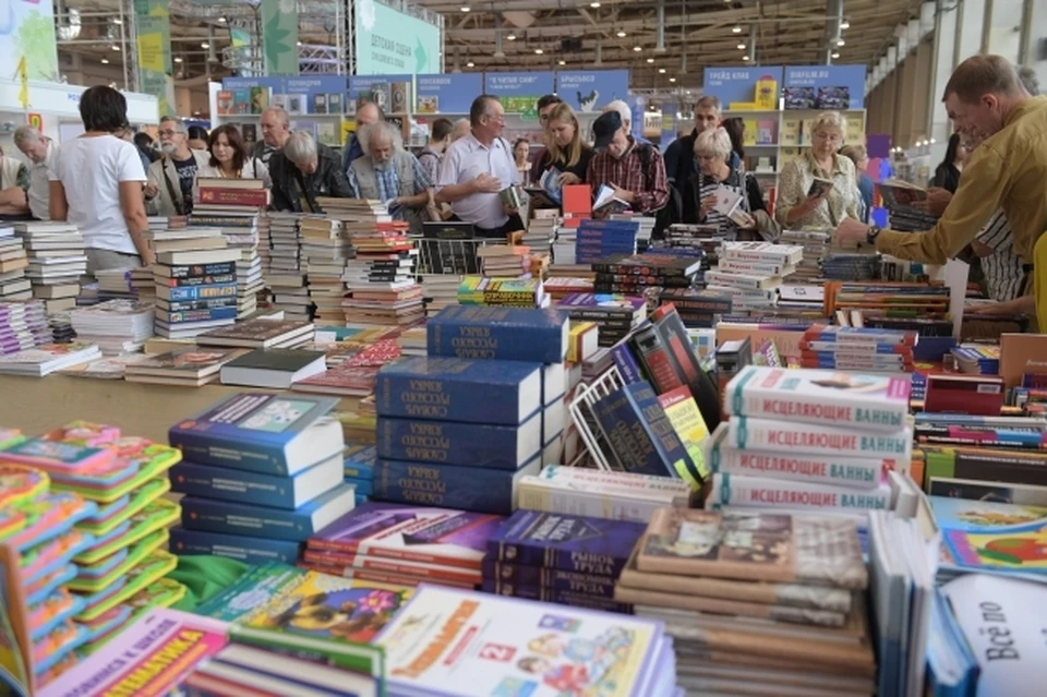 Книги можно оставлять на вахте.