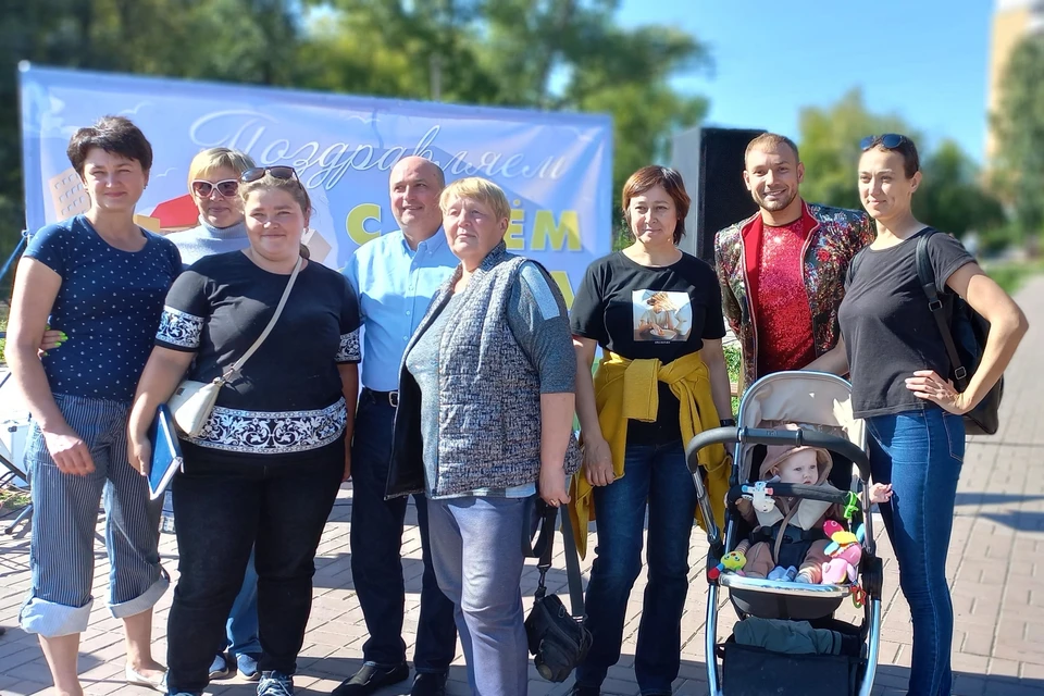 На Дне соседей собрались жители улицы Новогодней.