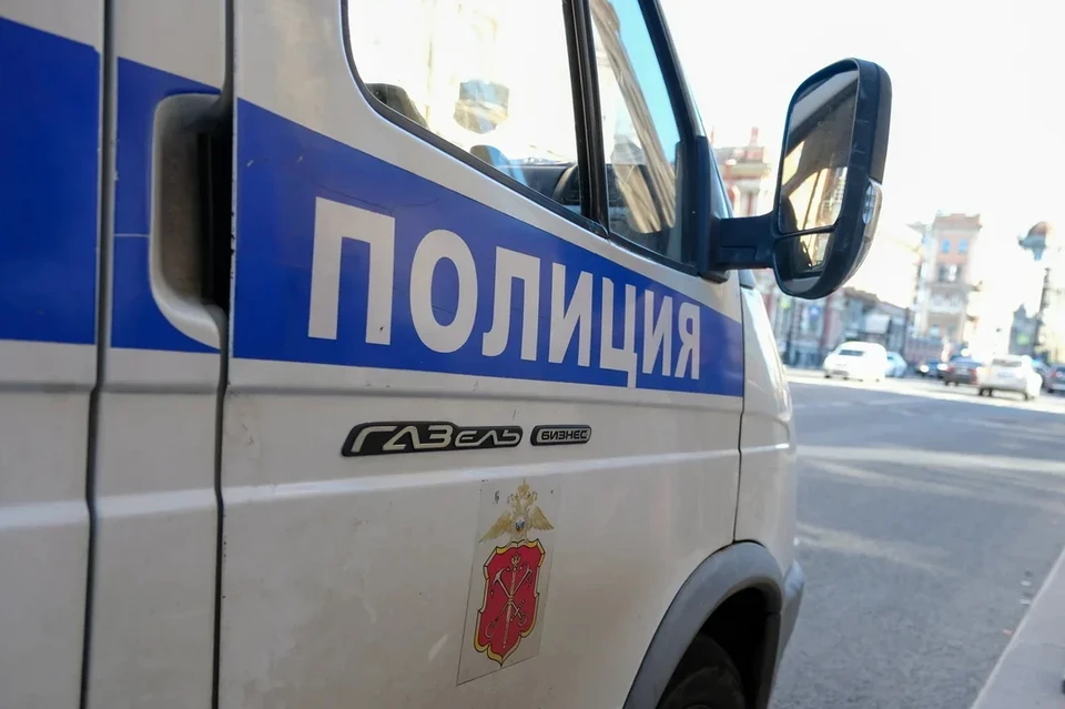 В Выборге местный жители решил пострелять из ружья из окна своей квартиры.