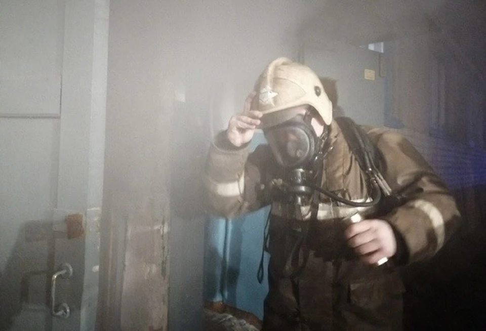 Квартира на улице Кловской сгорела ранним утром в Смоленске. Фото: пресс-служба ГУ МЧС по Смоленской области.