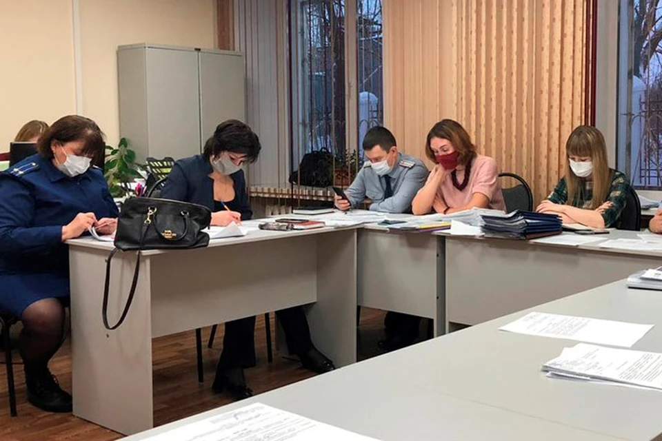 В Ленинском теруправлении прошло заседание комиссии по делам несовершеннолетних. Фото: admkirov.ru
