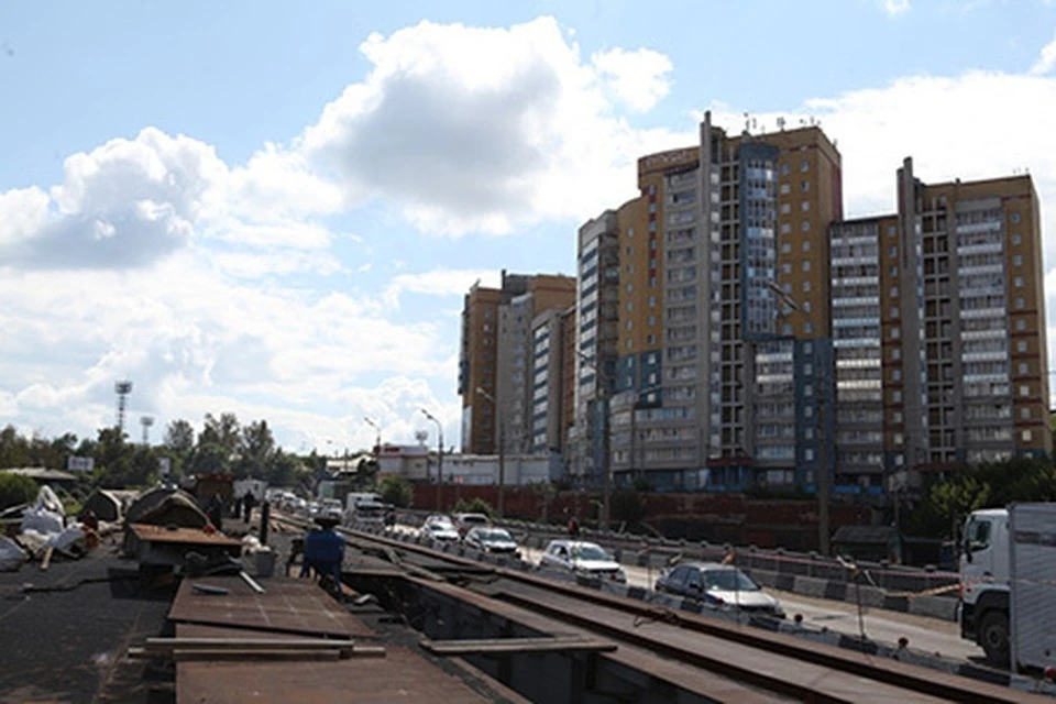 Пролетные балки путепровода на улице Джамбула в Иркутске поставили на опоры. Фото: администрация Иркутска