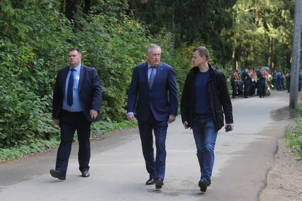 Губернатор Ленобласти прибыл на похороны главы МЧС Евгения Зиничева