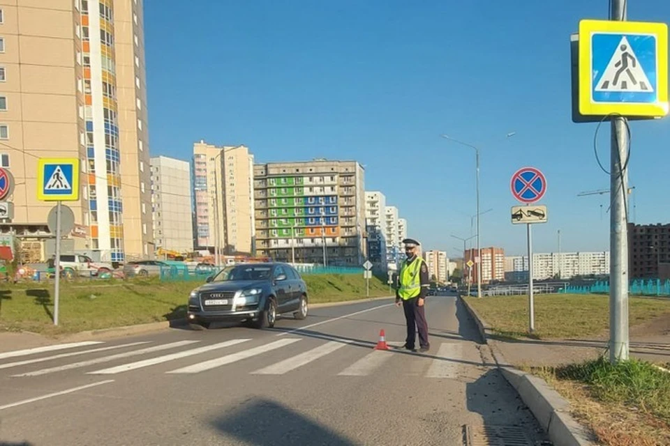 Красноярск пр молодежный. Проспект молодежный 6 Красноярск. Проспект молодежный Солнечный Красноярск школа. Пешеходный переход со школы номер 159 Красноярск.