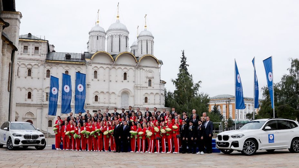 Российские спортсмены-победители Олимпийских игр-2020 в Токио получили  автомобили BMW - KP.RU