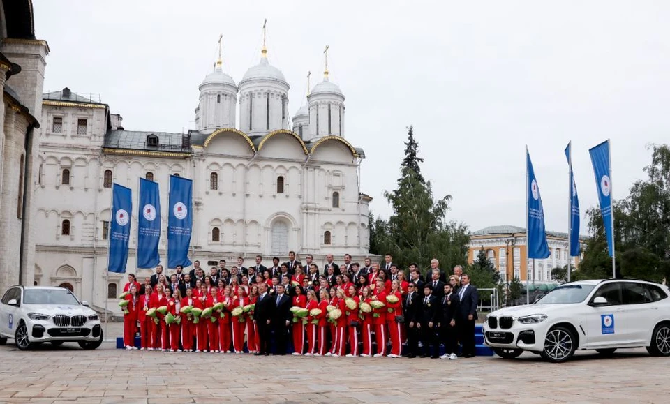 Российские спортсмены-победители Олимпийских игр-2020 в Токио получили автомобили BMW. Фото: ТАСС