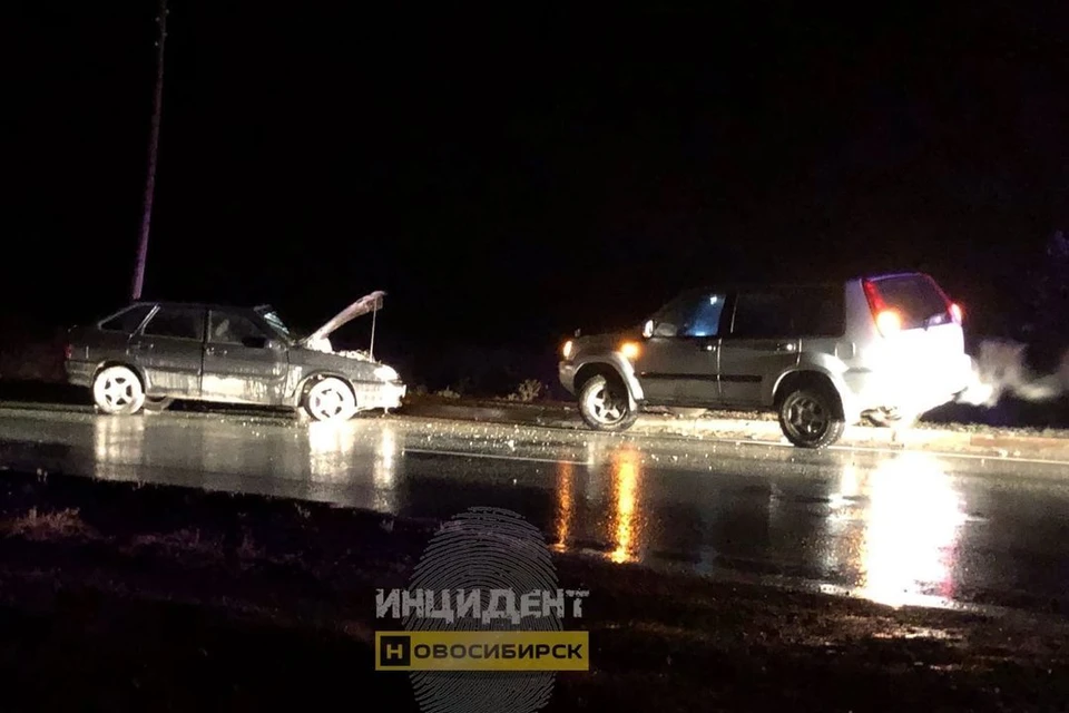 Машины столкнулись в селе. Фото: «Инцидент Новосибирск».